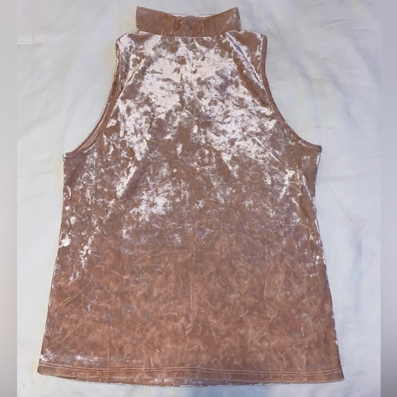 Pink velvet tank top with criss cross neckline - Picture 3 of 4